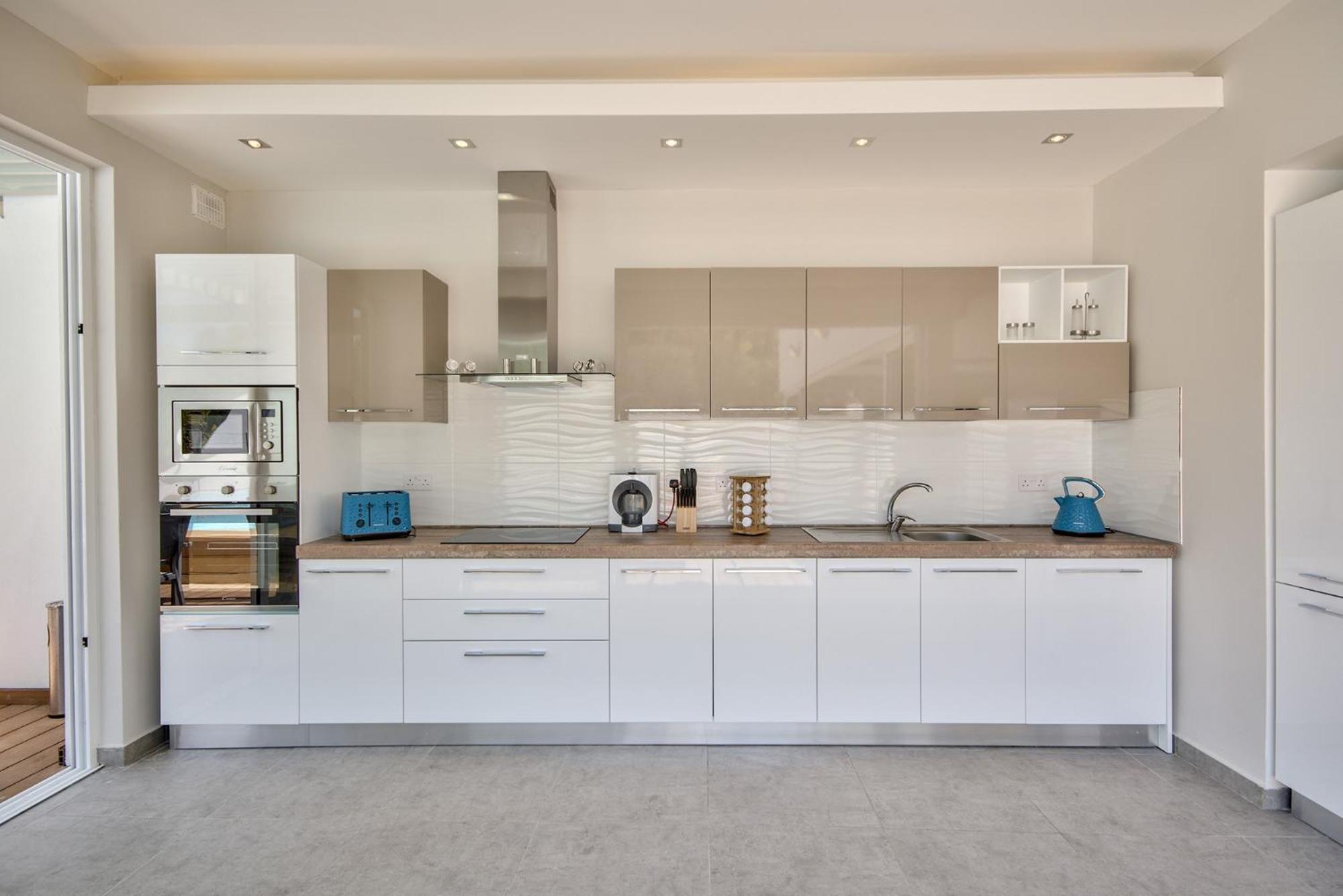 Villa Blu - Family With Indoor Heated Pool, Sauna And Games